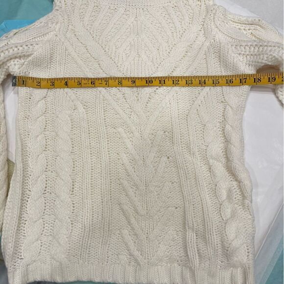 NEW American Rag Turtleneck Cold Shoulder Cream Sweater.Size S - Picture 11 of 11